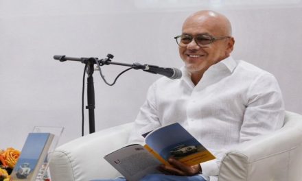 Jorge Rodríguez presentó su novela «El Mar que me Regalas» en La Habana