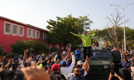 Pueblo de Coro se desborda para respaldar al presidente Maduro