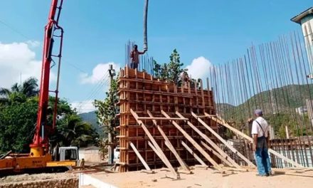 Avanza construcción de Concha Acústica en Ocumare de la Costa