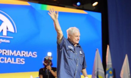 Inhabilitan a expresidente Martinelli como candidato en Panamá