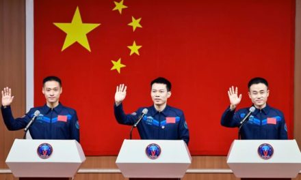 Astronautas chinos regresaron a la Tierra tras seis meses en la estación espacial
