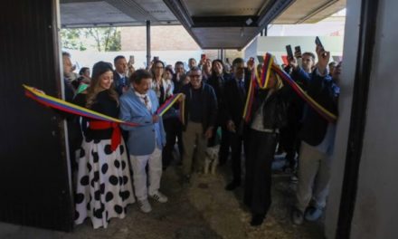 Venezuela inaugura la “Experiencia Participativa Juvenal Ravelo” en la Bienal de Venecia