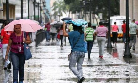 Inameh en alerta tras fuertes precipitaciones con actividad eléctrica