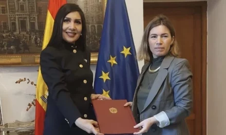 Embajadora Gladys Gutiérrez presenta Copias de Estilo ante la Cancillería española