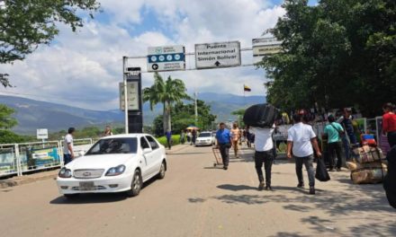 Extienden horarios de tránsito por puentes fronterizos con Colombia