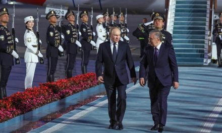 Vladímir Putin llega a Uzbekistán en una visita de Estado