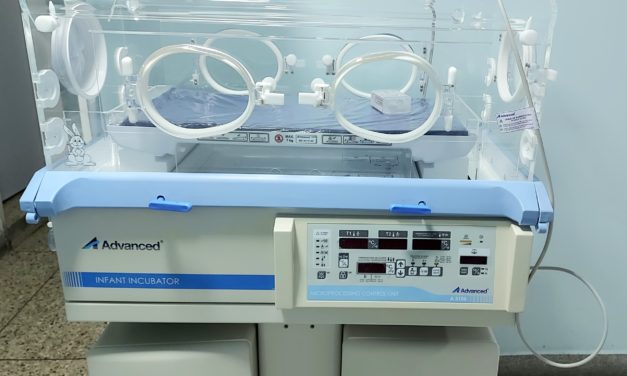 Entregadas cuatro incubadoras al servicio de neonatología del HCM