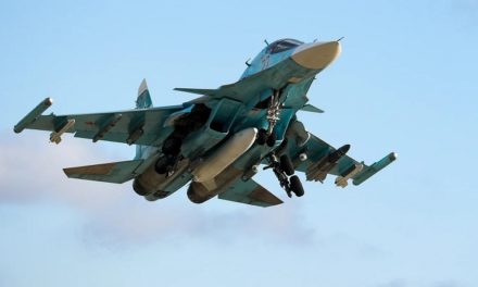 Su-34 rusos destruyen tropas y un punto de mando ucranianos
