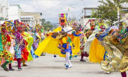 Pobladores de Ocumare de la Costa se preparan para la fiesta de Corpus Christi
