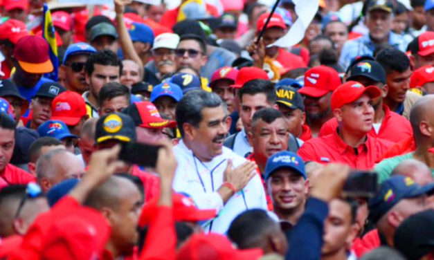 Presidente Maduro se suma a la marcha de los trabajadores y trabajadoras