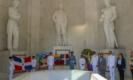 Cadetes del «Embajador sin Fronteras» rindieron tributo a próceres dominicanos