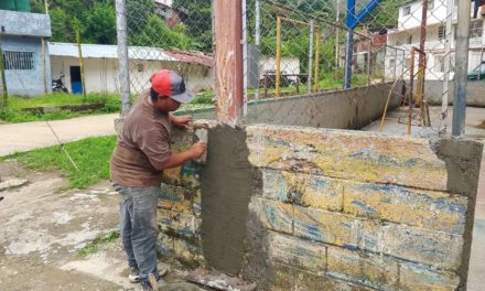 Inician rehabilitación de cancha deportiva en San Casimiro