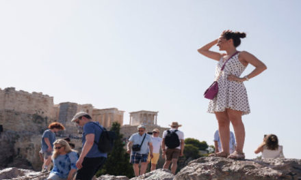 Cierran todos los monumentos arqueológicos en Atenas por la ola de calor