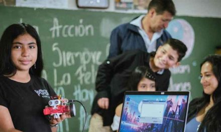 Buscan desarrollar habilidades científicas en estudiantes de Colombia