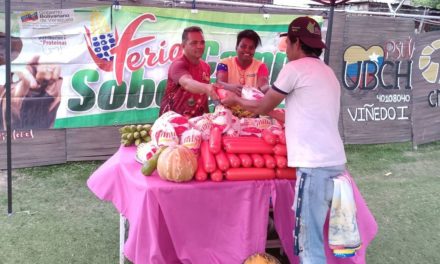 Familias de Los Tacarigua favorecidas con Feria del Campo Soberano