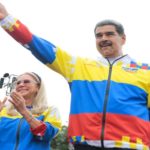 Pueblo de La Guaira recibe con fervor al presidente Nicolás Maduro en Catia La Mar