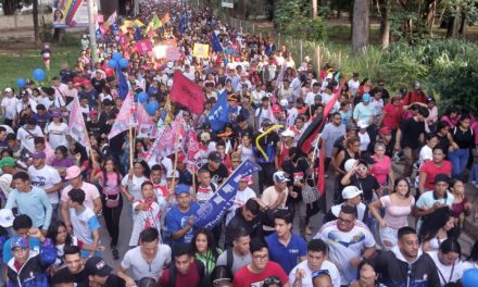 Juventud aragüeña marchó en apoyo al candidato Nicolás Maduro