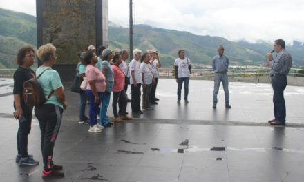 Abuelos de la Patria en Ribas visitaron el Monumento de la Juventud