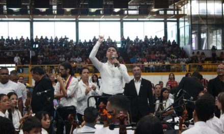 Fórum de la UBA se engalanó con más de 1.000 músicos en escena