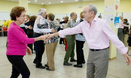 La coordinación y concentración de las personas se fortalecen a través del baile