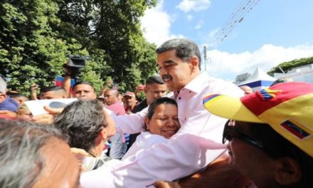Pueblo de Aragua recibió al presidente Maduro con efusividad y amor