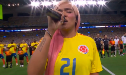 Karol G cantó el himno de Colombia en la final de la Copa América