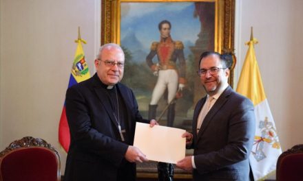 Canciller Yván Gil recibe a nuevo nuncio apostólico de Venezuela