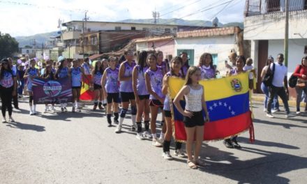 Municipio Revenga realizó desfile inaugural del Estadal de Voleibol Infantil 2024