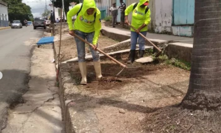 Cuadrillas de mantenimiento urbano permanecen desplegadas en el municipio Revenga