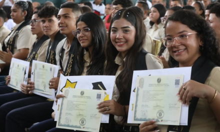 Graduados 123 bachilleres de la UE 25 de Marzo