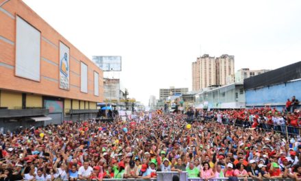 Aragua recibió al candidato Nicolás Maduro para el cierre de campaña