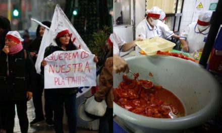 Trabajadoras chilenas exigen pago de prestaciones laborales