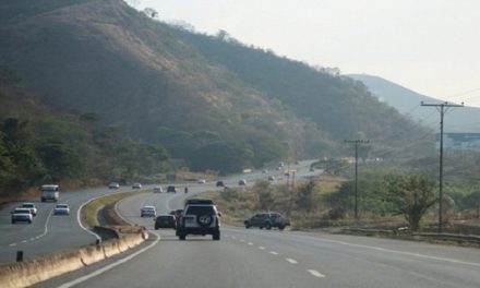 Restringen paso en kilómetro 4 de Autopista Regional del Centro por mantenimiento