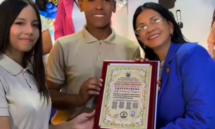 Celebrada graduación de 56 bachilleres de la UEN “José Rafael Núñez”