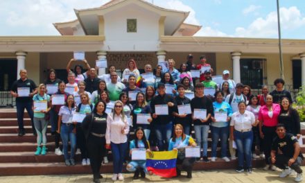 Recibieron su certificación 55 guías turísticos en Santiago Mariño