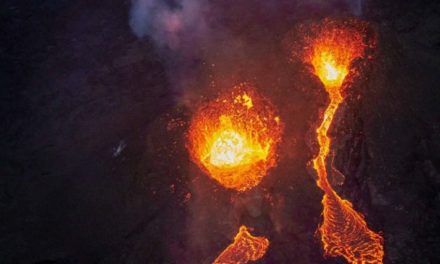 Evacuan a tres mil 500 personas por erupción volcánica en Islandia