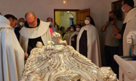 Abierto el sepulcro de Santa Teresa 110 años después