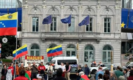 Organizaciones sociales respaldan al Presidente Maduro en Bruselas