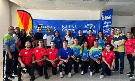 Jóvenes aragüeños participaron en taller de Karate Do