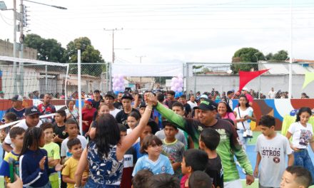 Comunidad de Villeguita II recibió cancha 100% rehabilitada