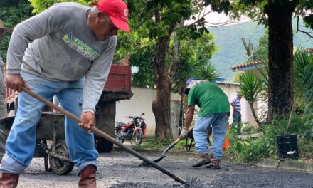 Avanzan trabajos de asfaltado en Valle Fresco