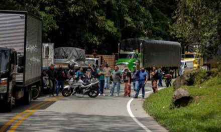 Bloqueos en vías de Colombia genera rechazo de sectores productivos