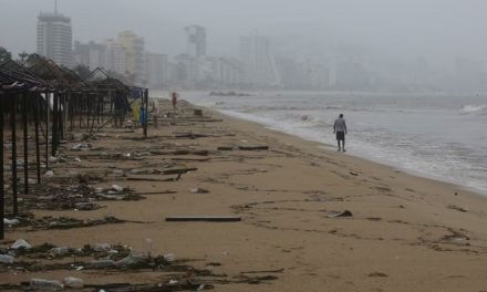 Huracán John deja más de 235 mil damnificados en México