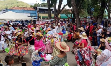 Zamora conmemoró Día de la Resistencia Indígena con alegría y cultura