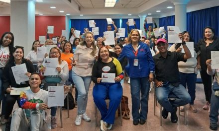 Aragua impulsa el sector turístico con la entrega de documentos legales