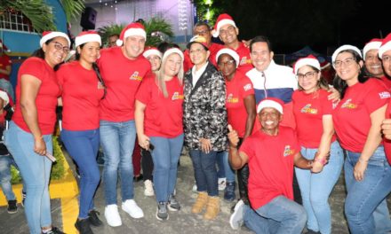 La Navidad  llegó a Mercal con hermoso encendido de luces