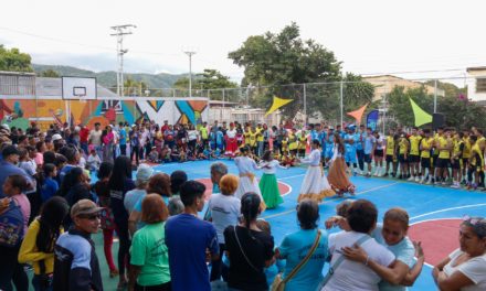 Reinaugurada cancha deportiva en Mariño