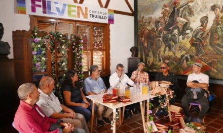 Celebran riqueza cultural trujillana con presentación del libro «Agua desnuda»