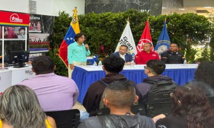 Universitarios son favorecidos con operativo especial de tarjetas SUVE