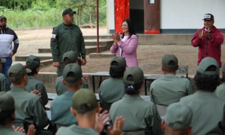 Entregados kits de mesas-sillas al Comando de Zona 43 de GNB de Aragua